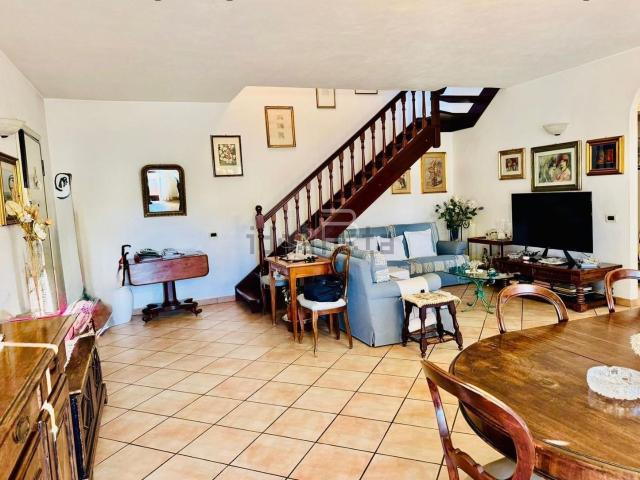 Appartamento in vendita a Carrara, Toscana