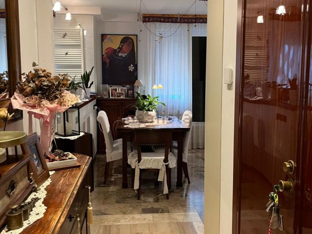 Appartamento in vendita a Pesaro, Pesaro E Urbino