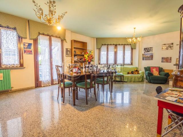 Appartamento in vendita a Albula centro, Marche