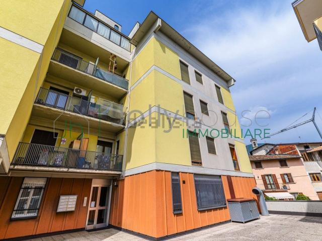 Appartamento in vendita a Leffe, Lombardia