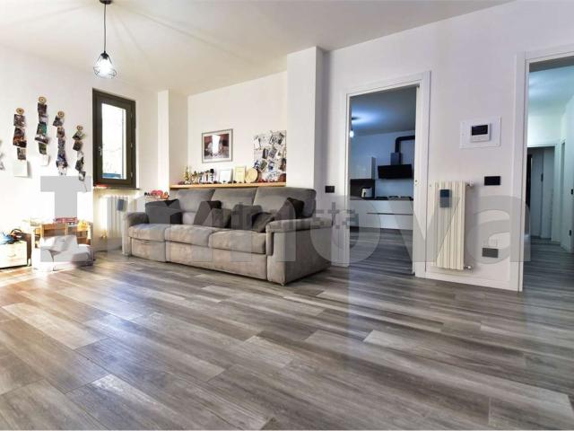 Appartamento in vendita a Cesano Maderno, Lombardia