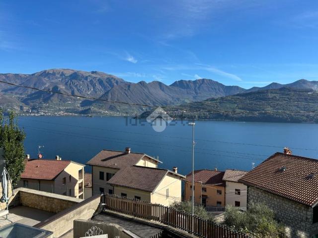 Appartamento in vendita a Tavernola Bergamasca, Lombardia