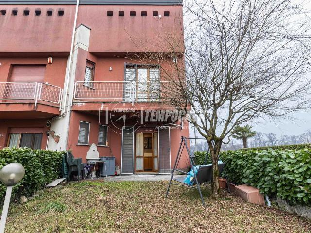 Appartamento in vendita a Molteno, Lombardia