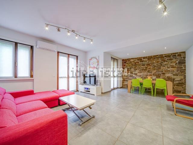 Appartamento in vendita a Carnago, Lombardia