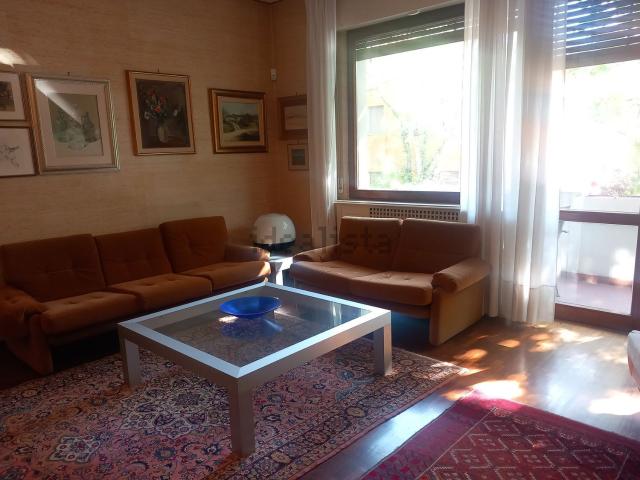 Appartamento in vendita a Pesaro, Pesaro E Urbino