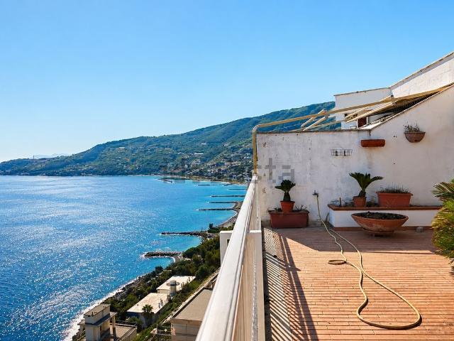 Attico in vendita a Ospedaletti, Liguria