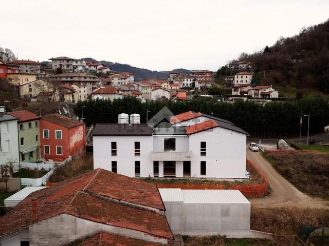 Appartamento in vendita a Castelgomberto, Veneto