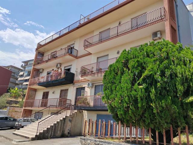 Appartamento in vendita a Aci Santa Lucia, Aci Catena