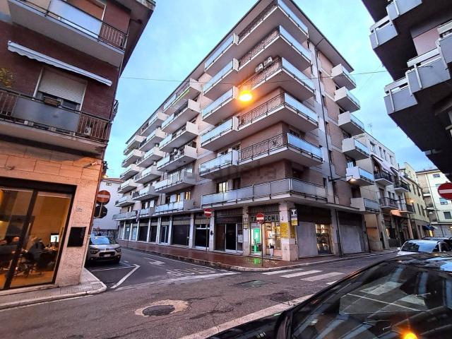 Appartamento in vendita a Albula centro, Marche