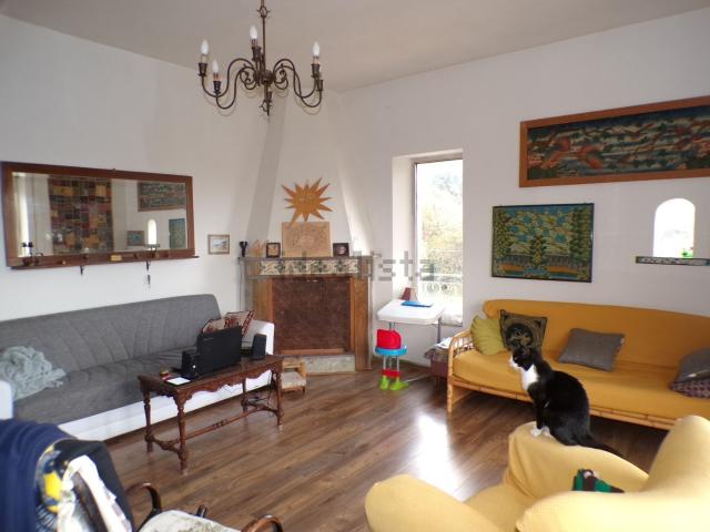 Appartamento in vendita a Toffia, Lazio