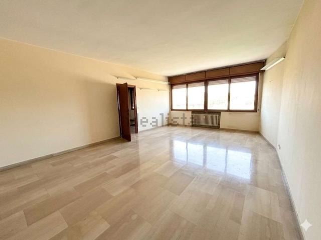 Appartamento in vendita a Centro Storico, Modena