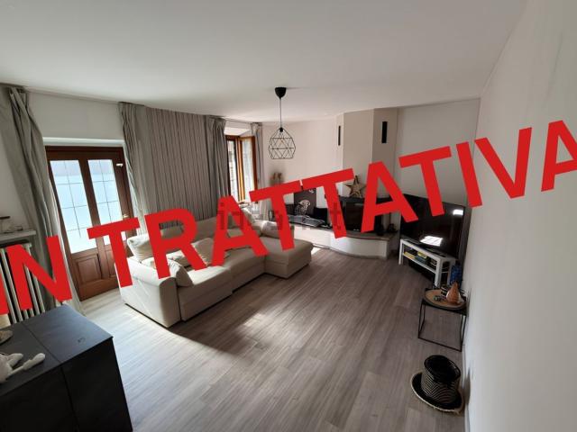 Appartamento in vendita a Oltrona San Mamette, Lombardia