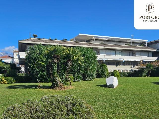 Appartamento in vendita a Roma Imperiale, Forte dei Marmi