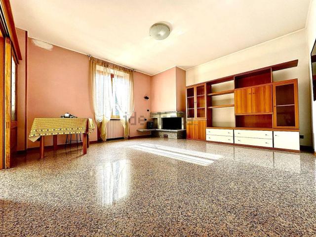 Appartamento in vendita a Oggiono, Lombardia