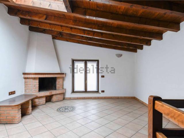 Appartamento in vendita a Barbata, Lombardia