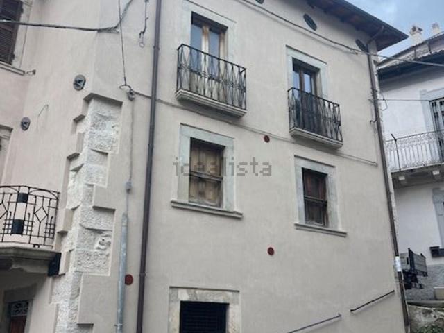 Appartamento in vendita a Rocca Di Mezzo, Abruzzo