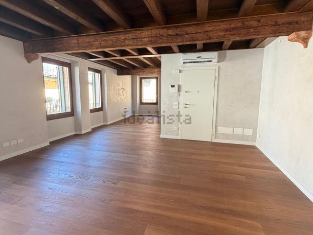 Appartamento in vendita a Centro storico, Brenzone