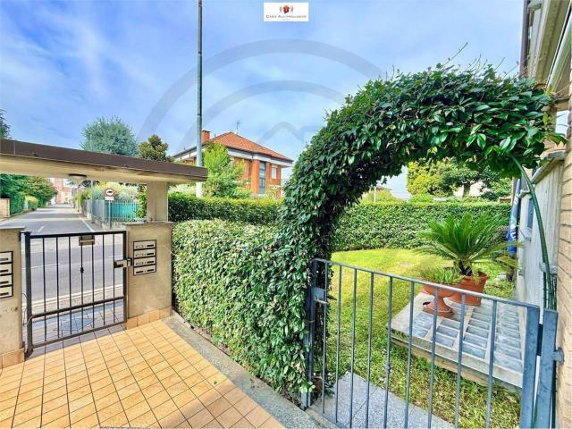 Appartamento in vendita a Giussano, Lombardia