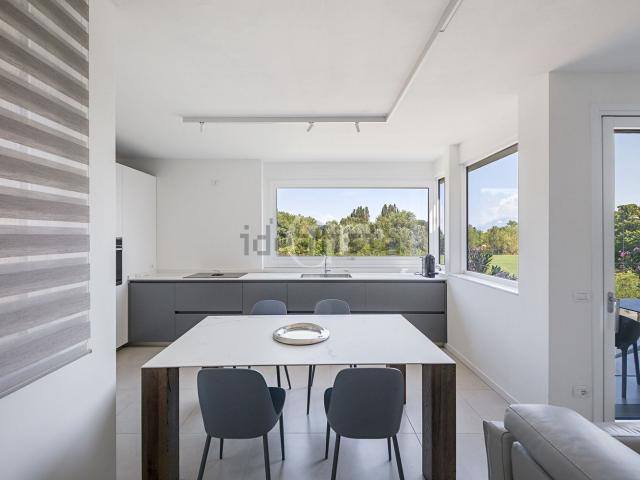 Appartamento in vendita a Desenzano Del Garda, Lombardia