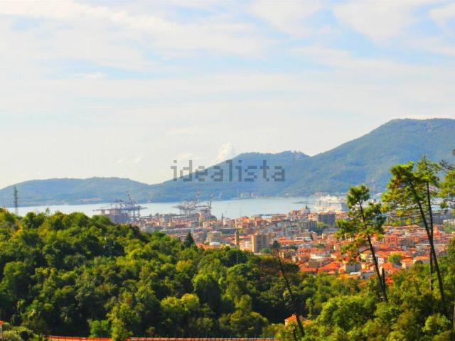 Appartamento in vendita a Vezzano Ligure, Liguria