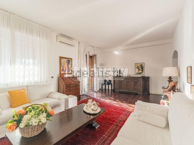 Appartamento in vendita a Municipio 9, Milano