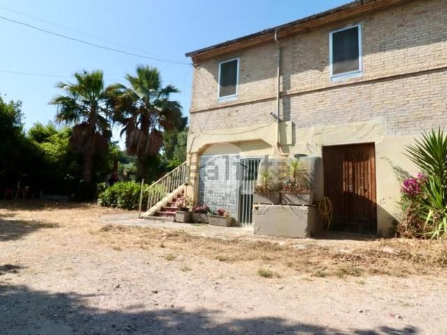 Appartamento in vendita a Ponterotto, Marche