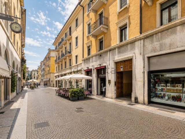 Appartamento in vendita a Centro storico, Brenzone