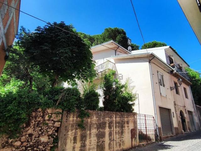 Appartamento in vendita a Montella, Campania