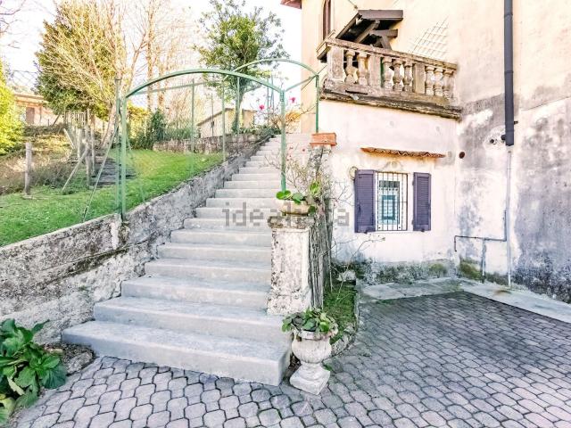 Attico in vendita a Longone Al Segrino, Como