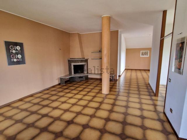 Appartamento in vendita a Limbiate, Lombardia