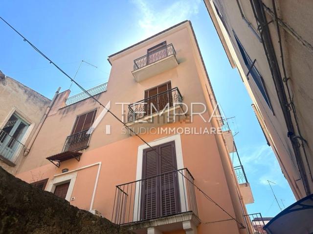 Appartamento in vendita a Adrano, Catania
