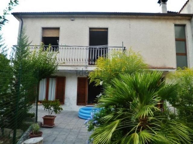 Appartamento in vendita a Strada, Marche