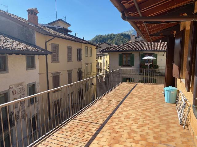 Appartamento in vendita a Clusone, Lombardia