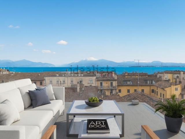 Attico in vendita a Desenzano Del Garda, Lombardia