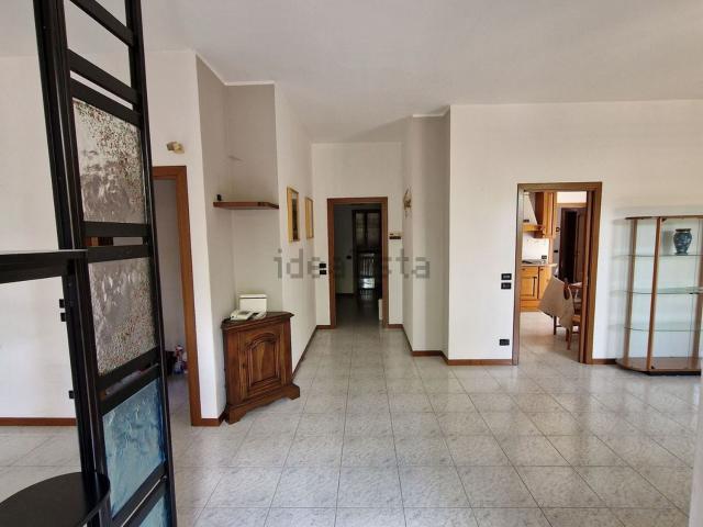 Appartamento in vendita a Limbiate, Lombardia