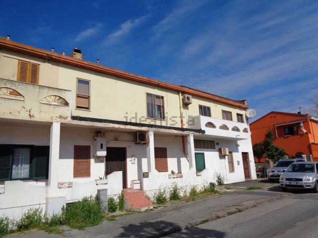 Appartamento in vendita a Is Meis, Carbonia