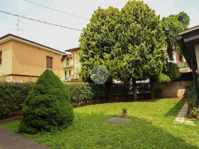 Appartamento in vendita a Biassono, Lombardia