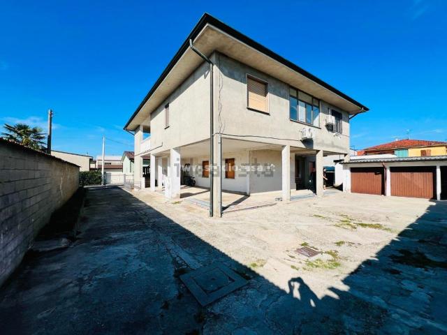 Appartamento in vendita a Capergnanica, Lombardia