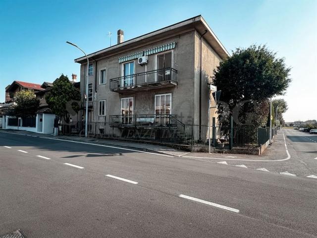 Appartamento in vendita a Cesano Maderno, Lombardia