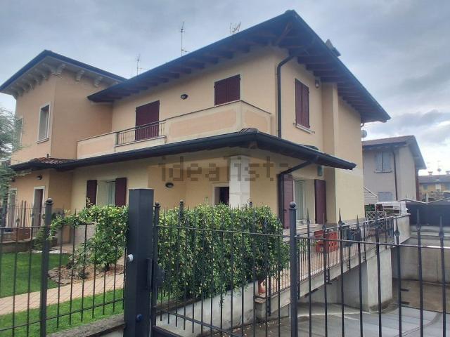 Appartamento in vendita a Castrezzato, Brescia