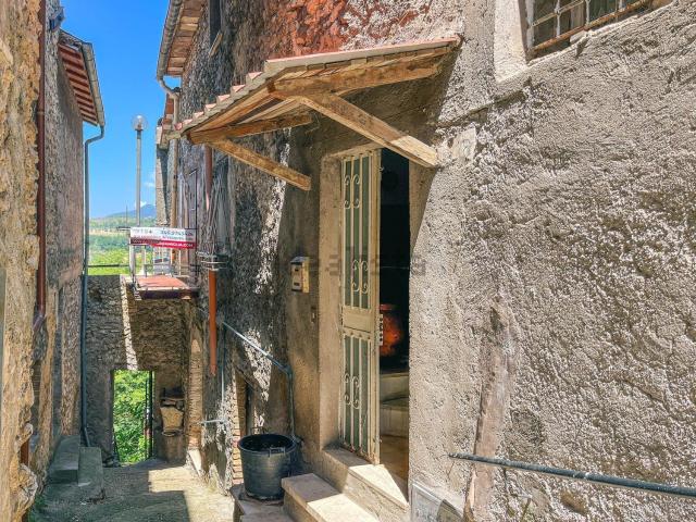 Appartamento in vendita a Toffia, Lazio