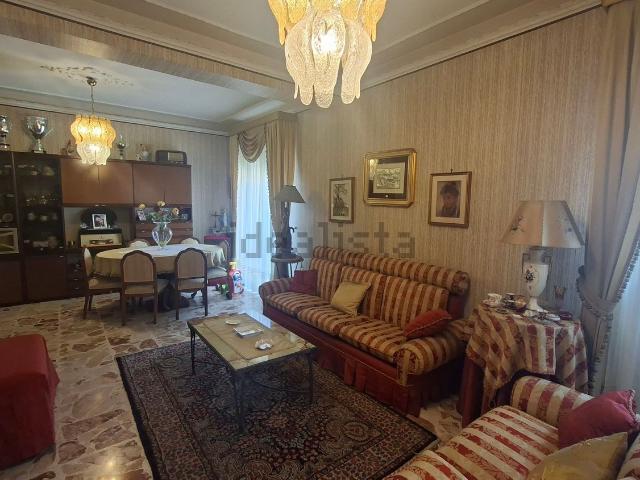 Appartamento in vendita a Paternò, Catania