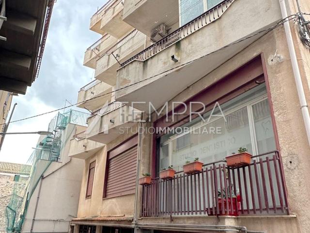 Appartamento in vendita a Adrano, Sicilia