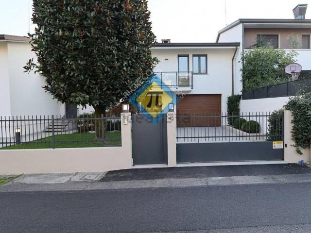 Appartamento in vendita a Pordenone, Friuli-Venezia Giulia