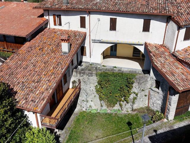 Appartamento in vendita a Solto Collina, Lombardia