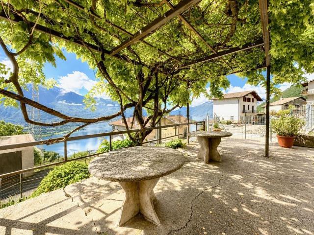 Appartamento in vendita a Gera Lario, Lombardia