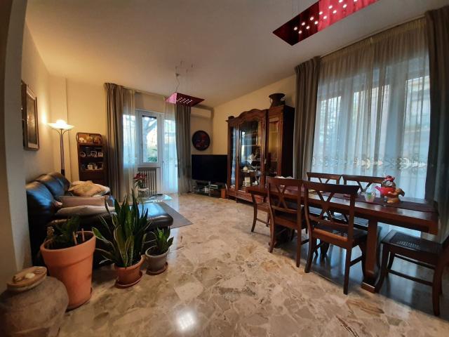 Appartamento in vendita a Pesaro, Pesaro E Urbino