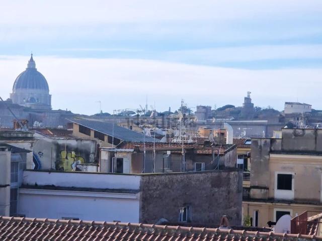 Attico in vendita a Municipio Roma I, Roma Capitale