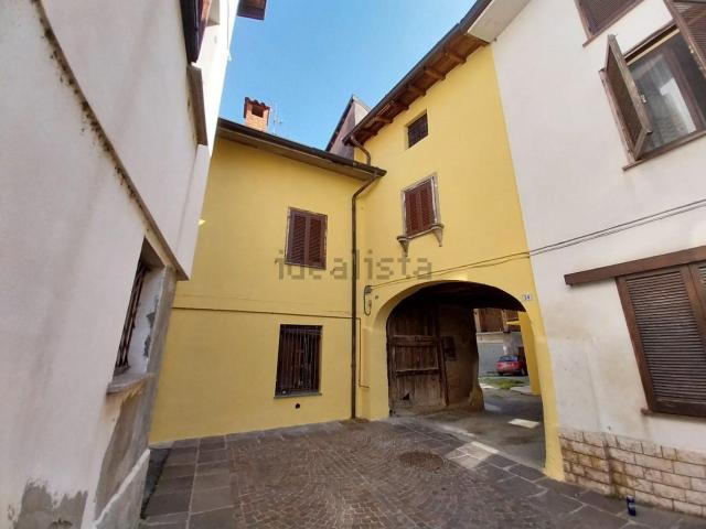 Appartamento in vendita a Treviglio, Lombardia