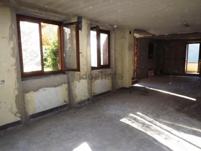 Appartamento in vendita a Gorno, Lombardia
